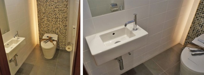 A wc szerelvényeit mutatósan rejti el a mozaikból kirakott falrész. A mozaik egy oldalán LED szalagot futtattak fel a mennyezetig, így derítve és hangulatos fénybe borítva a vécét!
