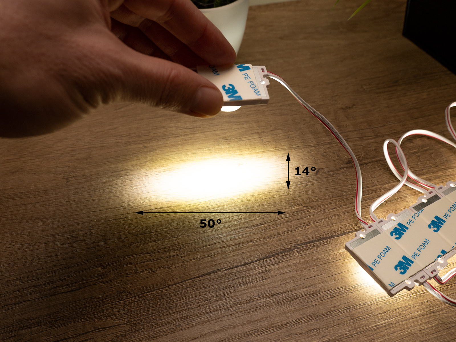 Asszimetrikus sugárzási szöget biztosító lencsével szerelt LED modul. Az ANRO-nál ilyen is kapható!