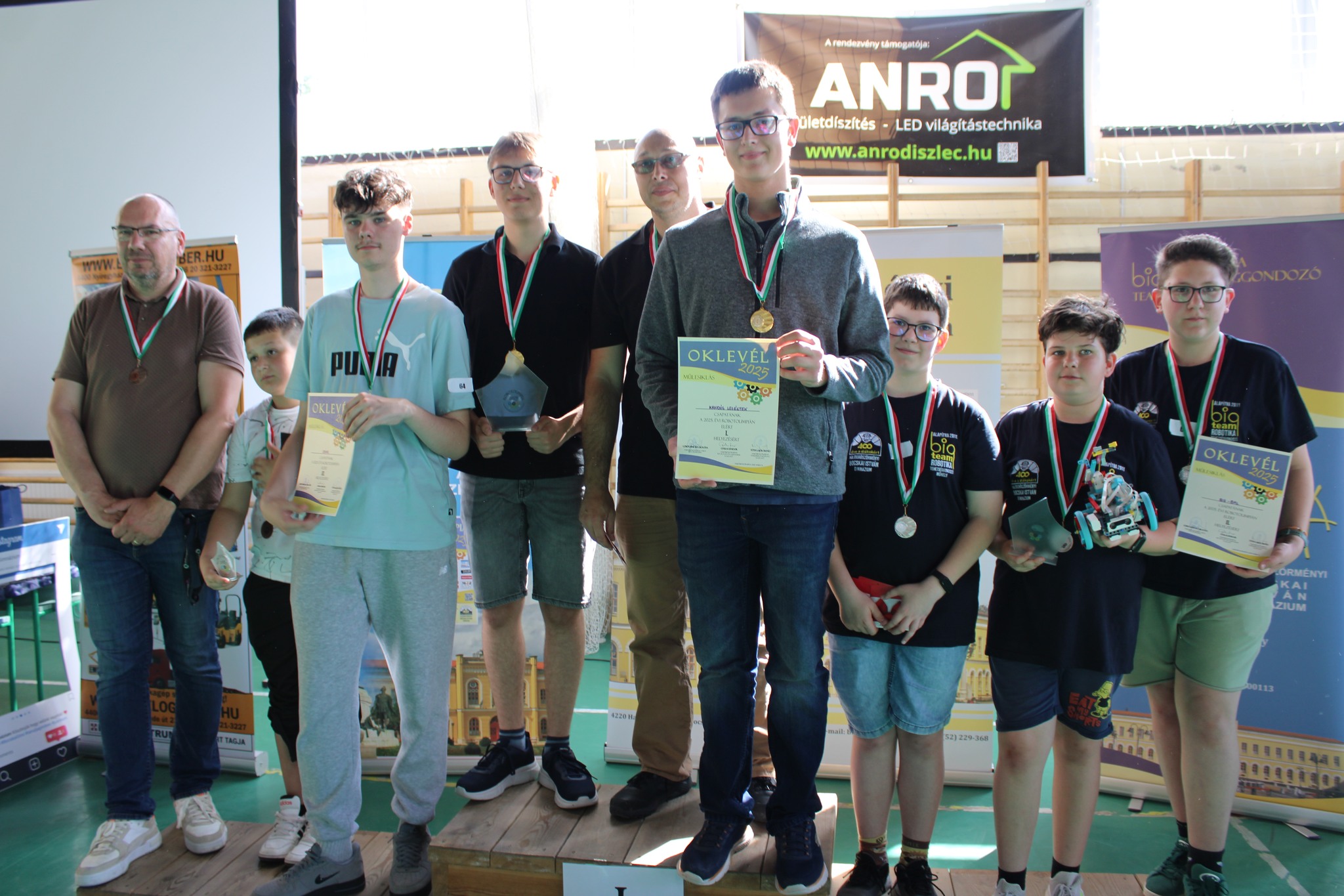 Gratulálunk a győzteseknek, továbbá a dobogó alsóbb fokán állóknak is, valamint minden versenyzőnek és felkészítőiknek is! 