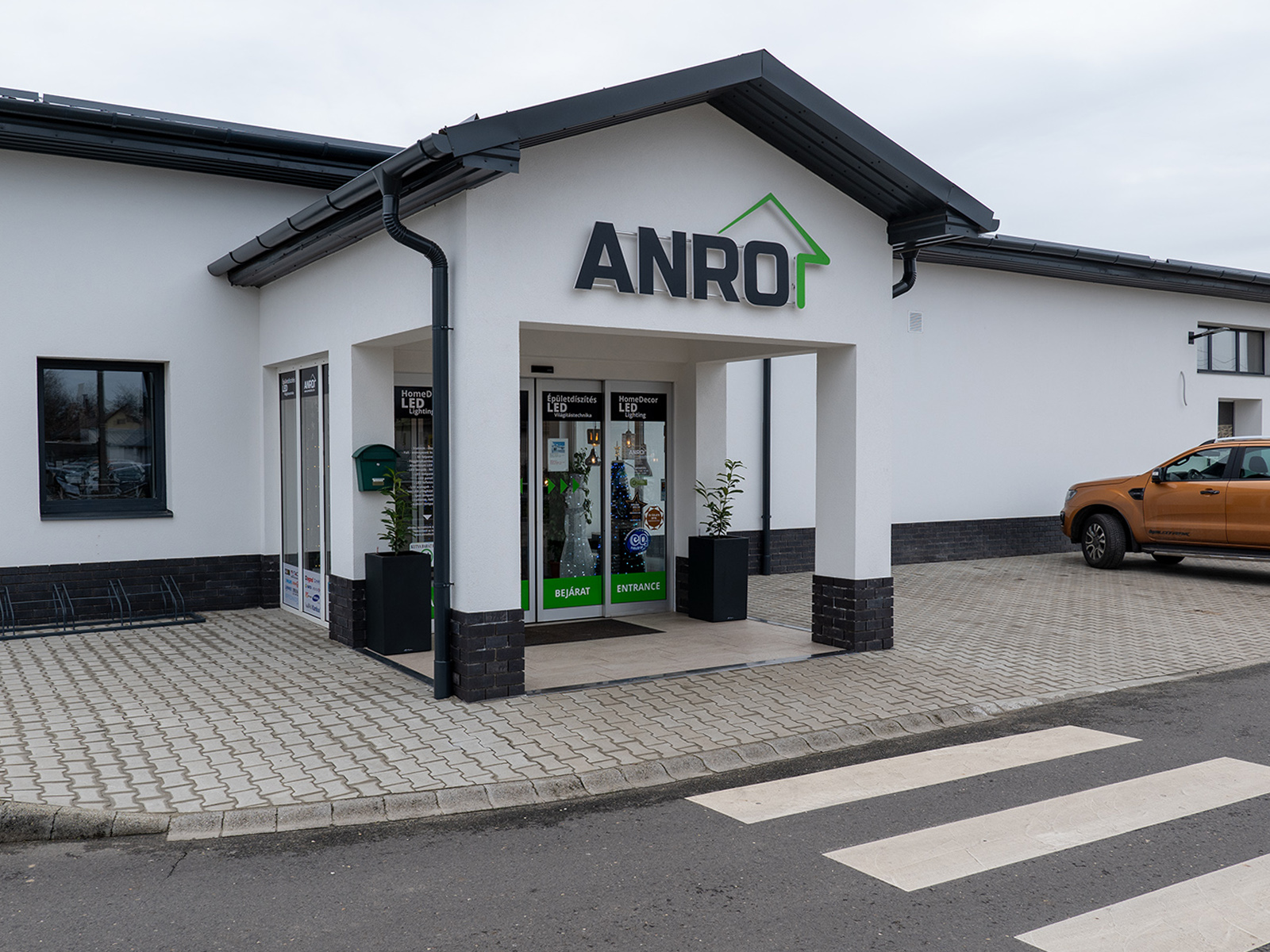 ANRO LED világítás és díszléc bemutatóterem és szaküzlet Hajdúböszörmény