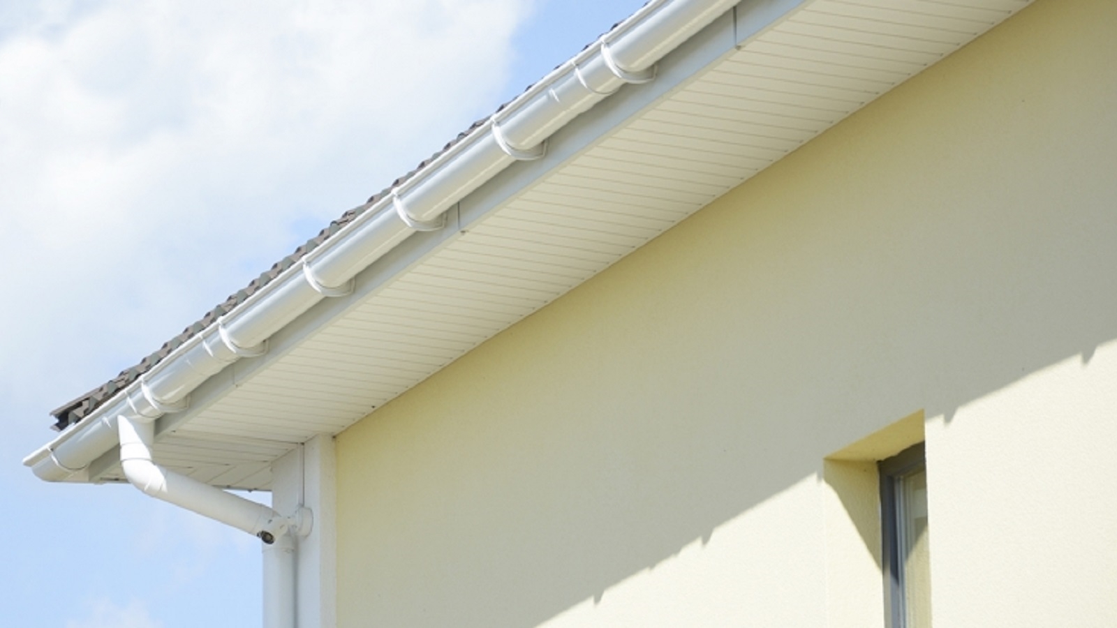 Műanyag ereszalja Rainway Soffit fehér színben. 