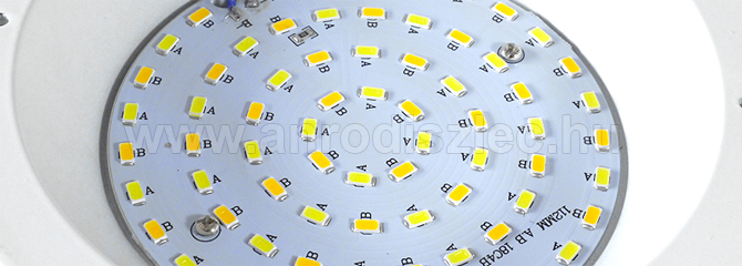 LED panel 5630-as Chip On Board ledekkel. A fele meleg fehér a fele hideg fehér.