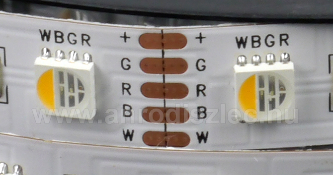RGBW LED chipek az RGBW LED szalagon - fotó RGBW LED chipek az RGBW LED szalagon - fotó