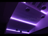 Dekorációs világítás osztott mennyezetre: változtatható színű RGB LED szalagos világítási ötletek.