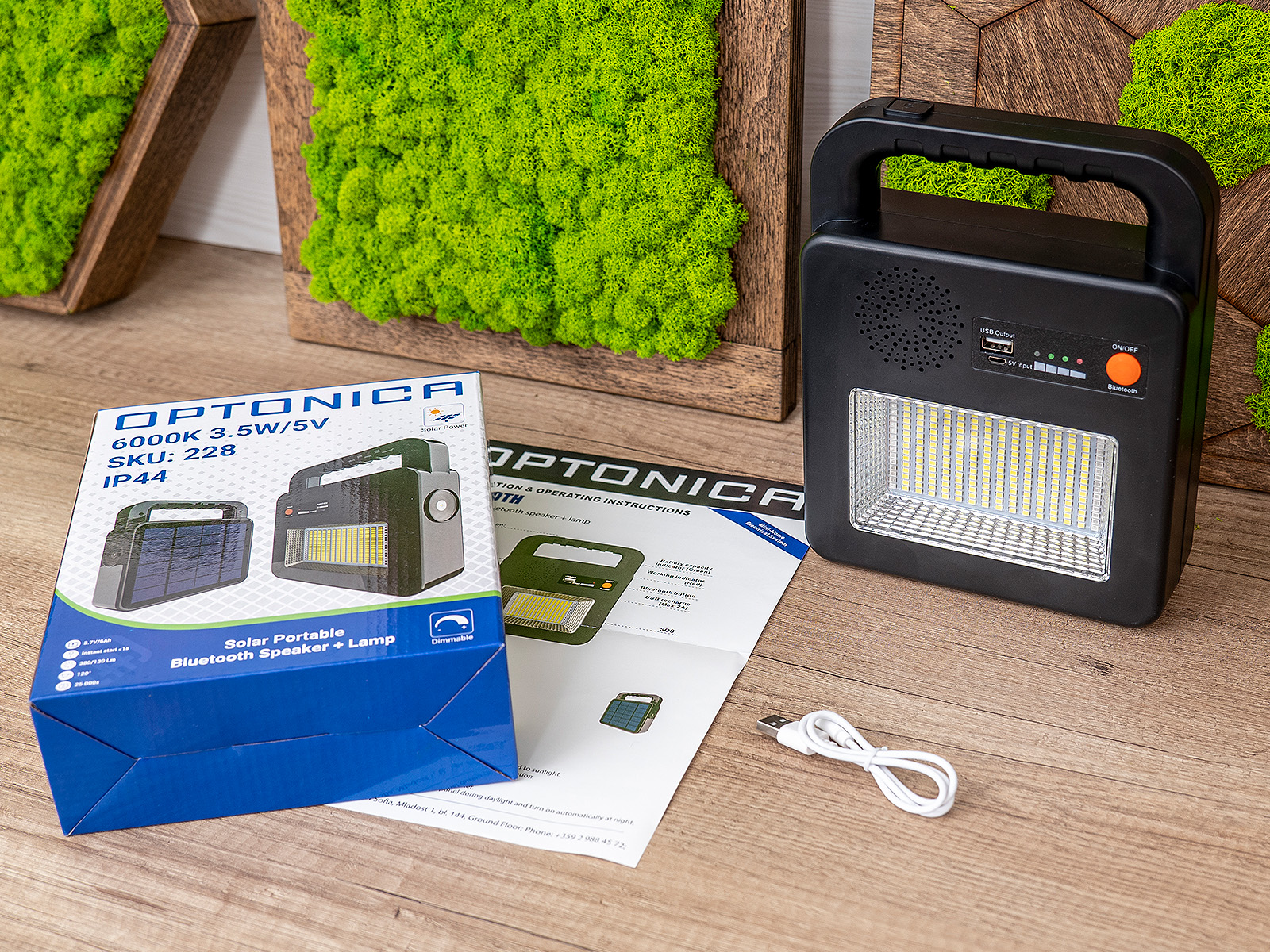 Használd ki a reflektorba beépített Bluetooth hangszórót és törd meg a csendet!