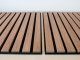 Fa hatású, hangszigetelő lamella falburkolat, filc hátlappal (50 x 50 x 1.8 cm) - bronz tölgy+fekete, 4db/csomag