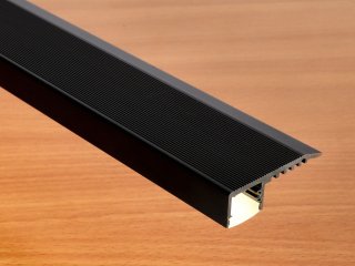 STAIRS Fekete - Lépcsővilágító profil LED szalaghoz (Opál búrával)