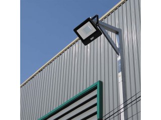 LED fényvető beépített mozgásérzékelővel, fekete (20W/1510lm) természetes fehér, 1 m vezetékkel