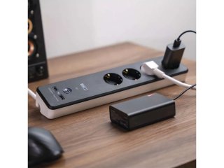 GoSmart elosztó (4 földelt+USB) Wi-Fi vezérlés okos készülékekkel