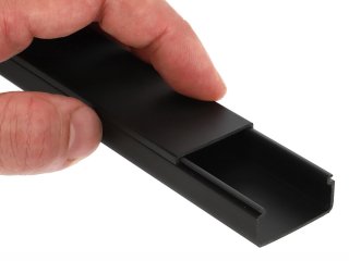 Fekete kábelcsatorna, 32x15 mm, műanyag, pattintható fedéllel - 2 m
