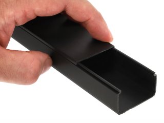 Fekete kábelcsatorna, 40x25 mm, műanyag, pattintható fedéllel - 2 m