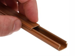 Színes kábelcsatorna, 15x10 mm, műanyag, pattintható fedéllel, barna színben - 2 m