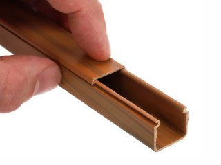 Színes kábelcsatorna, 20x18 mm, műanyag, pattintható fedéllel, barna színben - 2 m