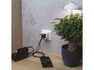 Fali elosztó 1-es + 1 USB + 1 USB-C, fehér