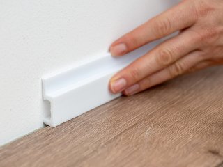 Parkettaszegély léc (HCR 503) kőkemény HDPS anyagból, csempéhez is!