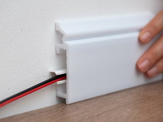 Parkettaszegély léc (HCR 507) kőkemény HDPS anyagból, csempéhez is!