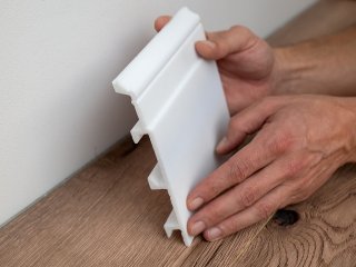 Termékminta: Parkettaszegély léc (HCR 510) kőkemény HDPS anyagból, csempéhez is!