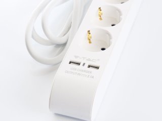 Hosszabbító 4-es elosztóval, kapcsolóval (4 földelt + 2 USB) fehér - 1.4 m vezetékkel