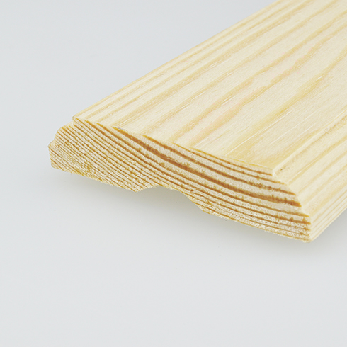 Ajtószegőléc mart díszítéssel, fa szegőléc, gyalult skandináv fenyőből (12x50mm)