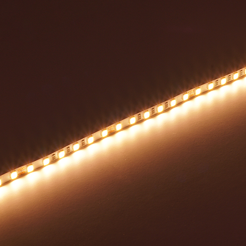 LED szalag beltéri 2835-120 (24 Volt) - meleg fehér (5 mm széles!) Kifutó!