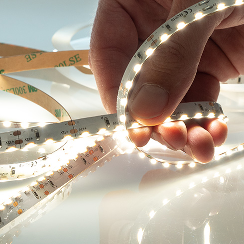 LED szalag beltéri 335A-120 (12 Volt) - Természetes fehér Oldalvilágító!