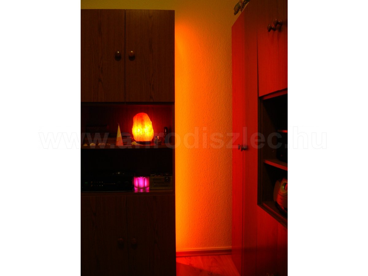 Színes világítás a kedvünk szerint 5050 RGB LED szalaggal