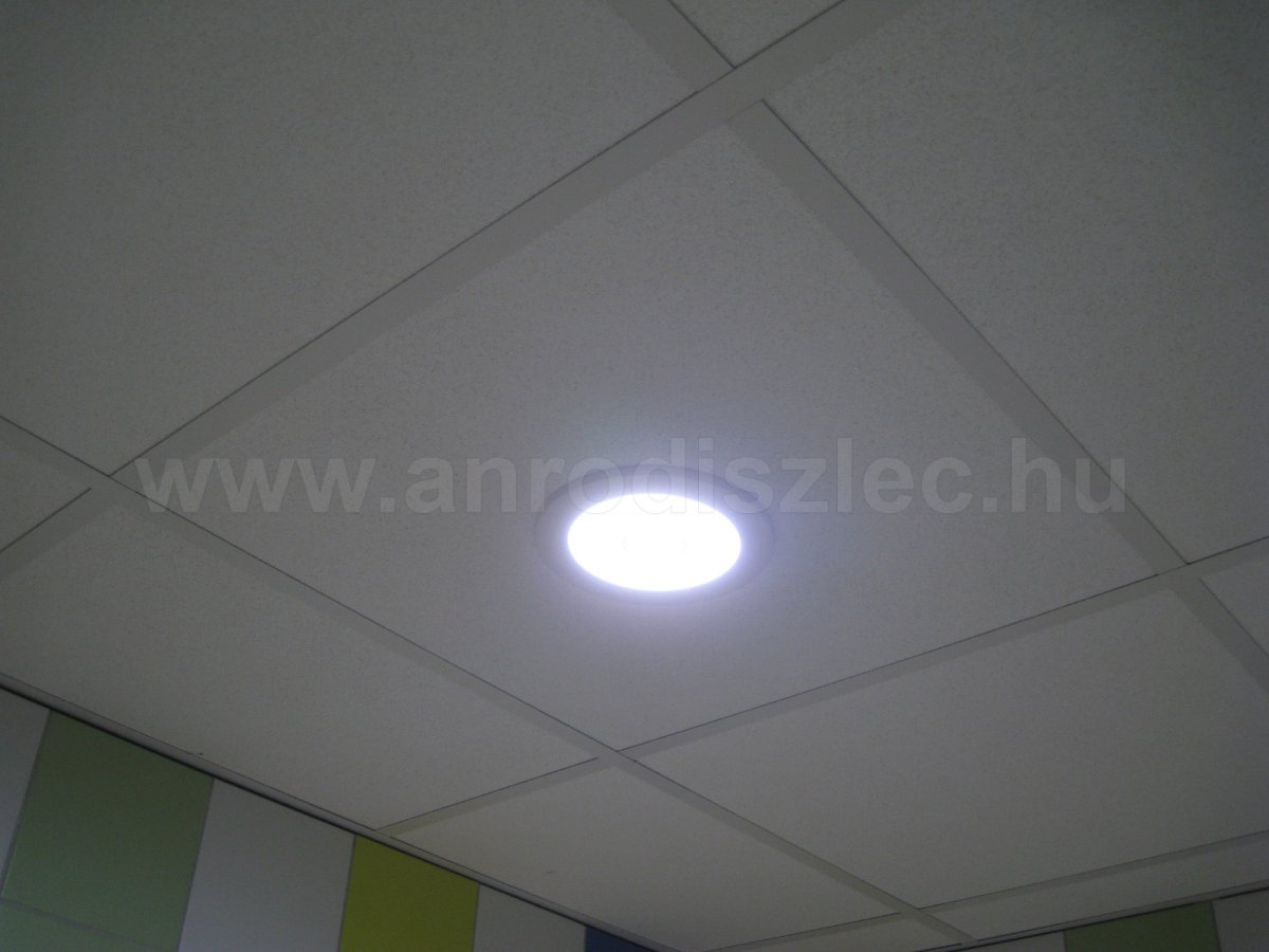 Optonica LED panel gyerek mosdó világításához