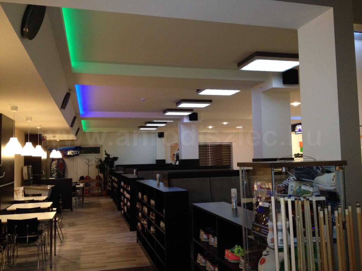 Debrecen Station - plafonvilágítás RGB szalagokkal