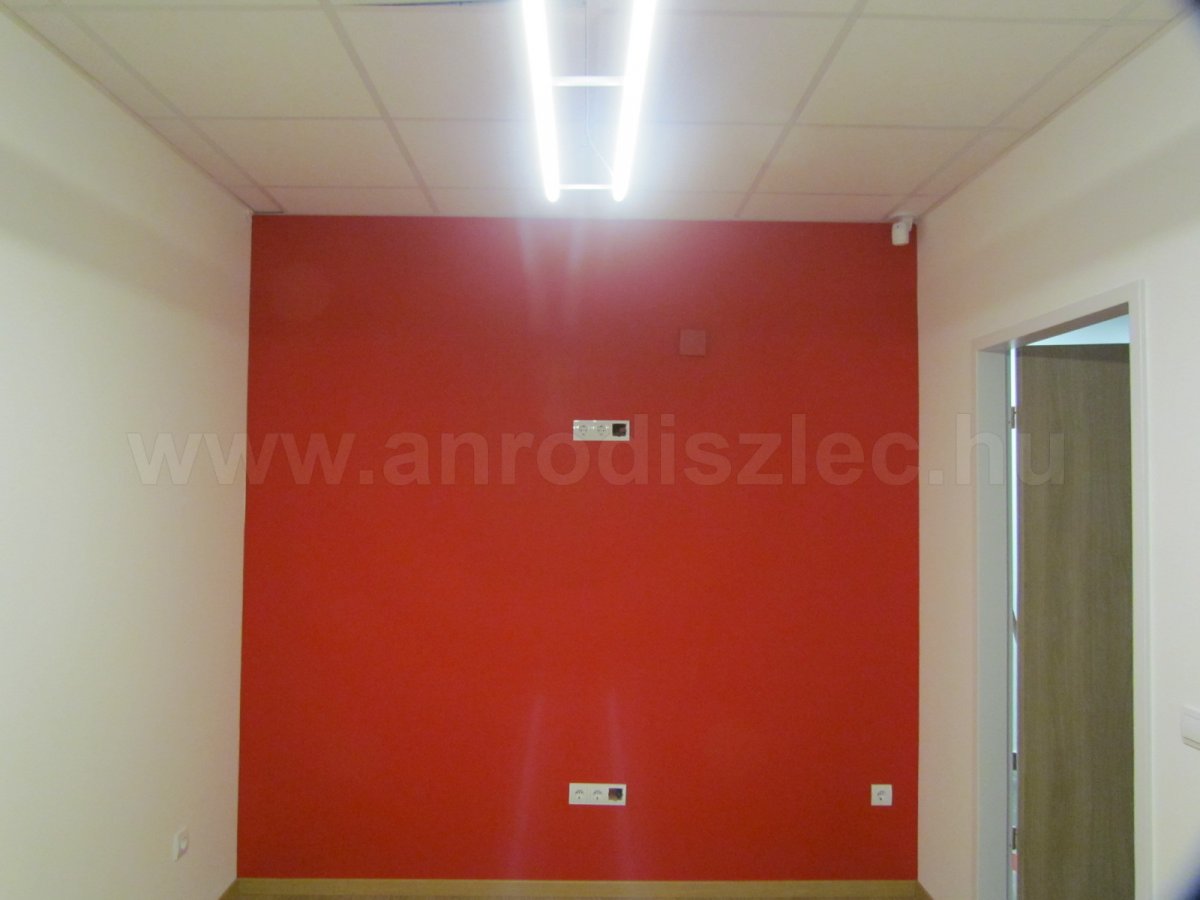 Aluprofillal szerelt melegfehér fényű 5630 LED szalag világítás