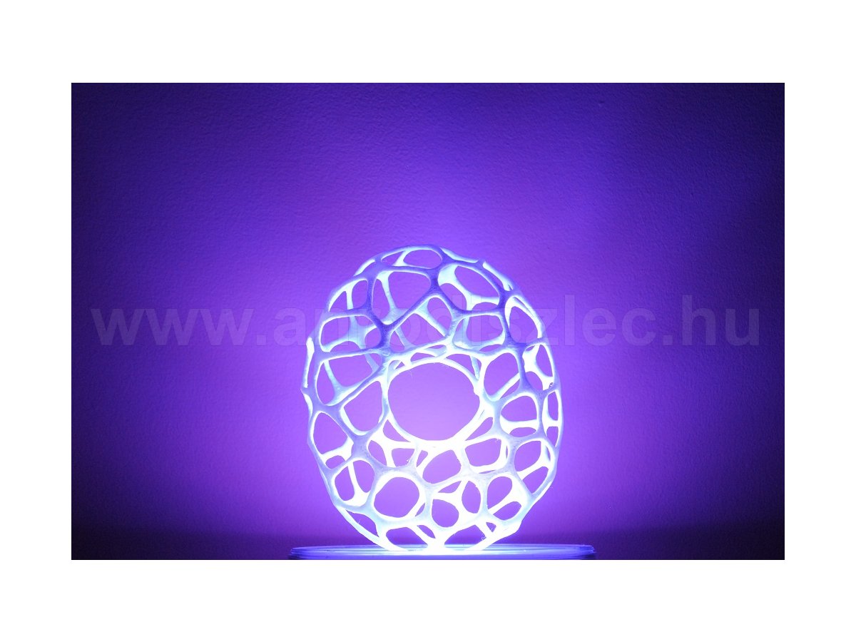 3D nyomtatással készült szoborka alulról RGB LED világítással (lila)
