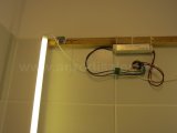 Készül a tükörvilágítás: IP67 vízálló LED tápegység adja neki az áramot