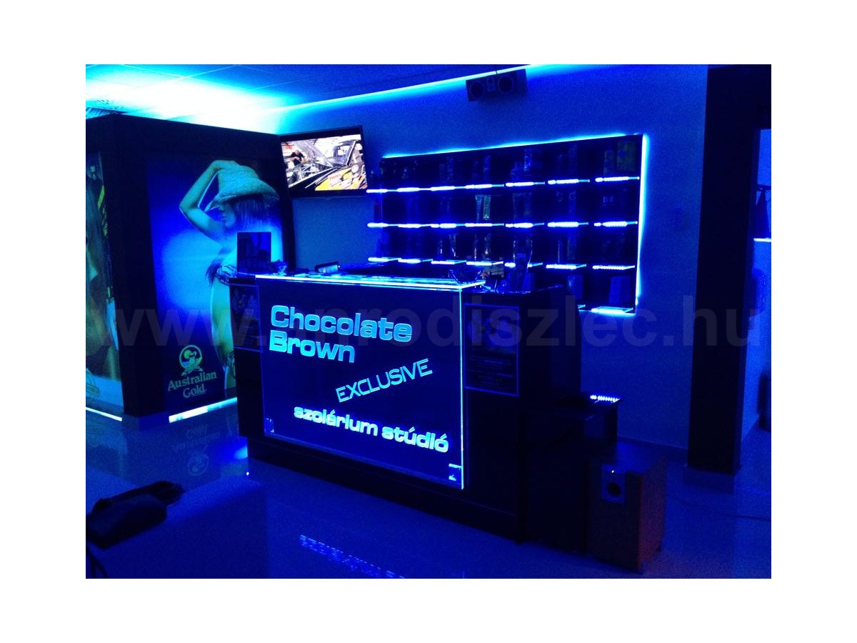 Chocolate Brown Szolárium Stúdió színváltoztathatós LED világítással
