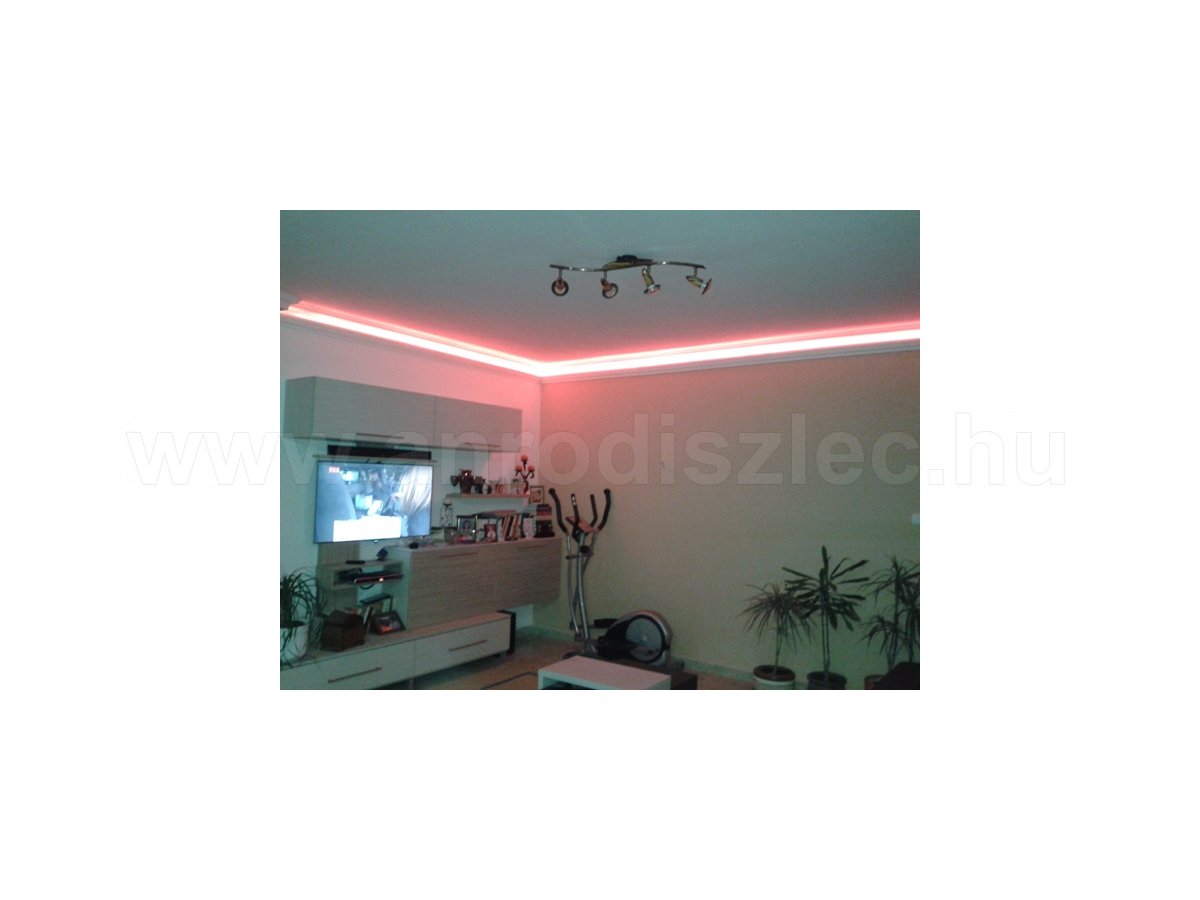 Színváltós RGB LED szalagok dekorációs világításhoz