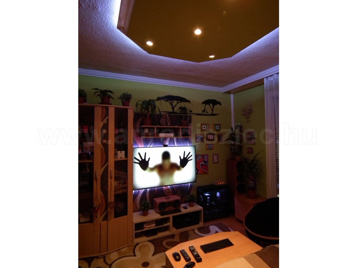 RGB Led szalag háttérvilágítás hálószobába és állmennyezetre