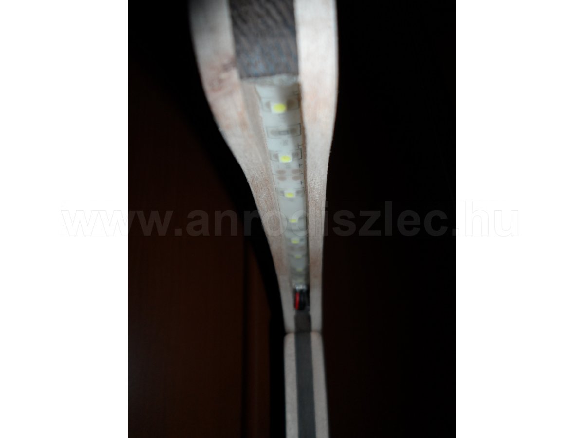 LED szalag, az asztali lámpa fényforrása