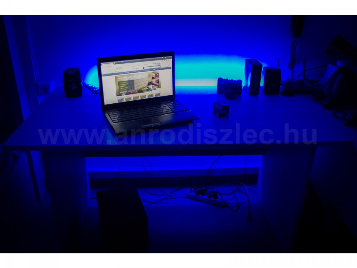 Villamosmérnök hallgatói szoba - saját fejlesztésű bluetooth-os led vezérlővel