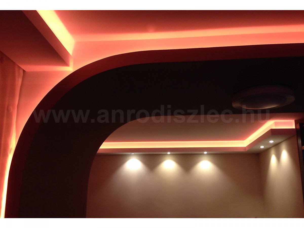 Nappali, RGB Led csíkkal, led spottal, WiFi vezérléssel