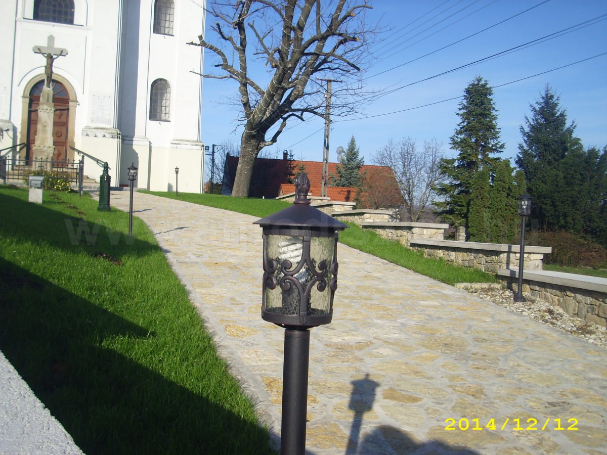 Aszófő. Készülő templomkert