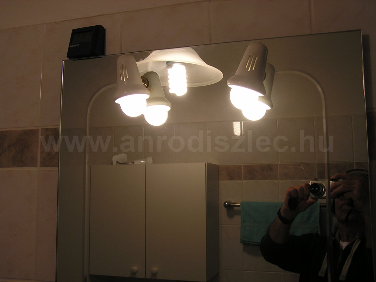 Fürdőszoba tükör E27 LED körtékkel megvilágítva