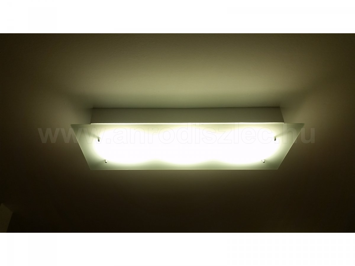 Mennyezeti világítótest 3db 10W-os LED-del, házilag kivitelezve. Egy 180W-os halogén világítótest kiváltására készült.