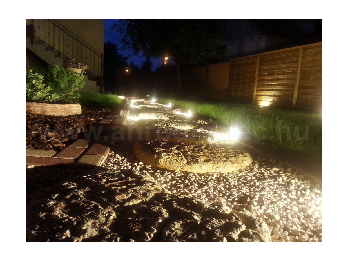 Kerti dekorációs világítás 10 wattos LED reflektorral