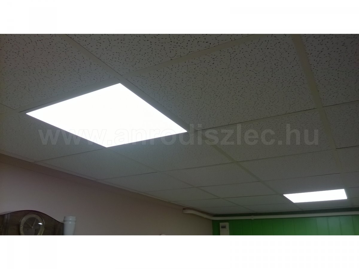 LED panel álmennyezet rendszerbe építve