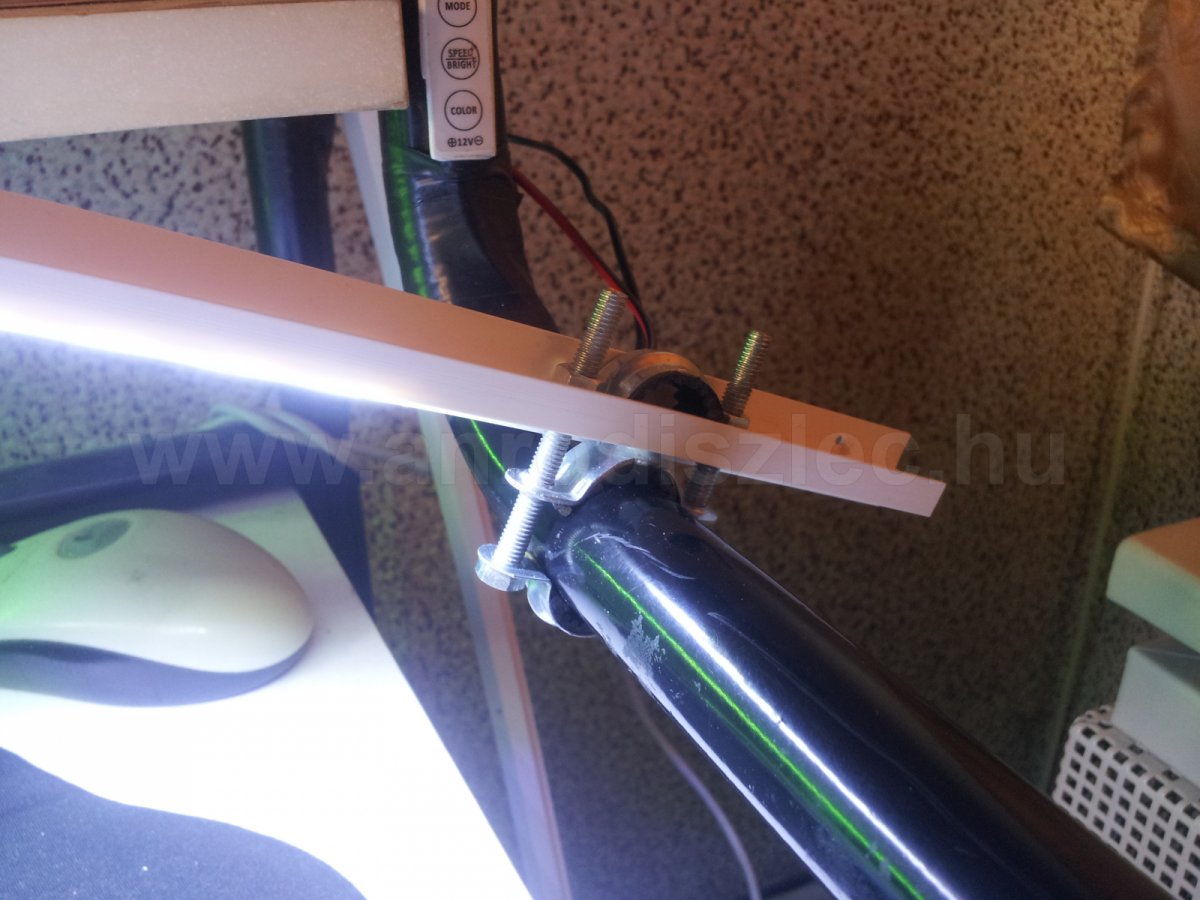 Egyedi led lámpatest felfogatása