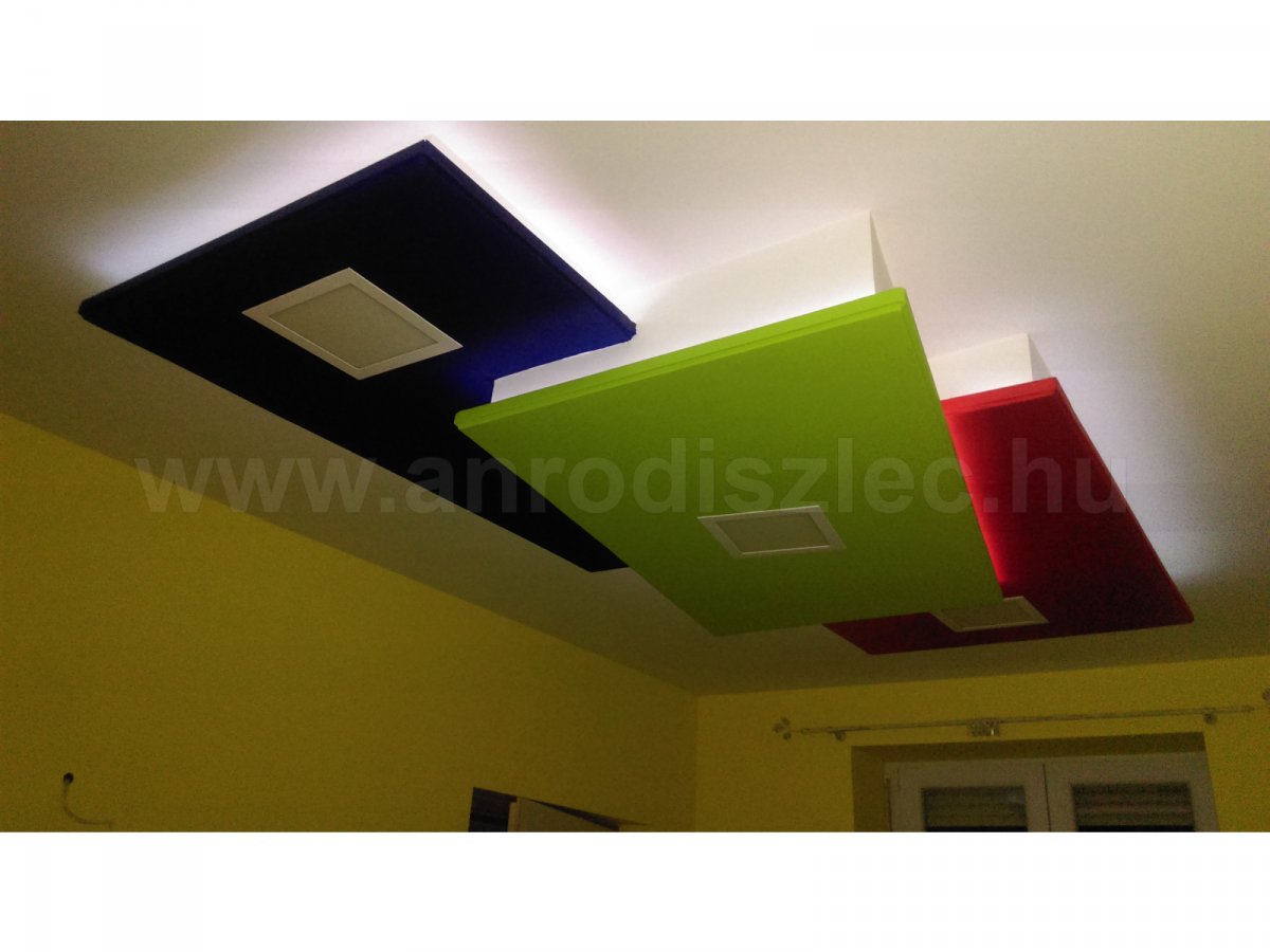Gyerekszoba mennyezet fehér indirekt fényben