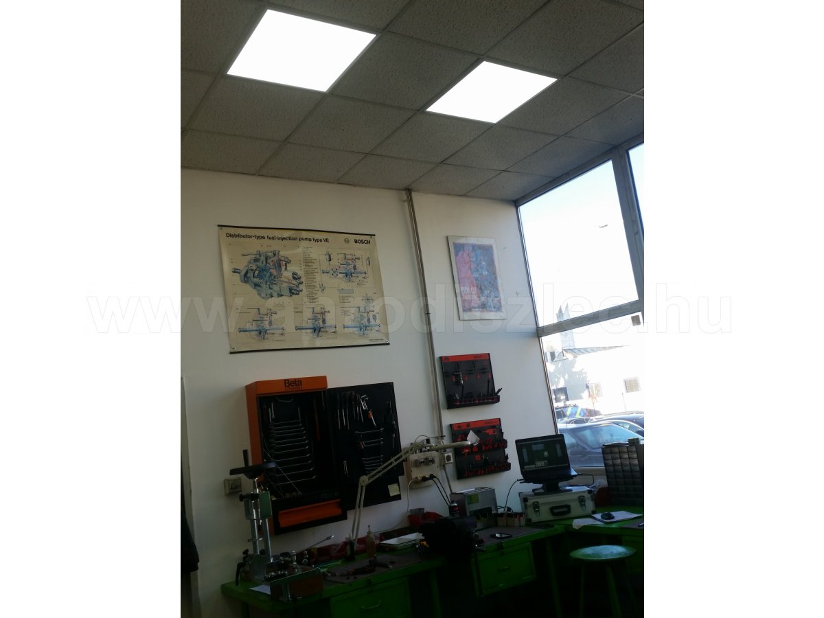 Budapesti autoszerviz belső világítása 60x60 cm LED panellel
