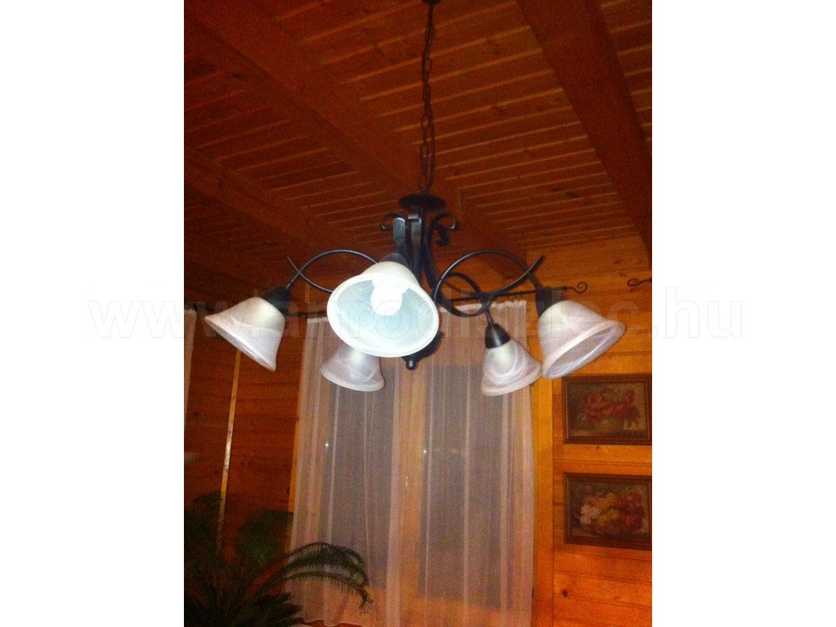 LED lámpa E27 4W meleg fehér 5 ágú csillárban