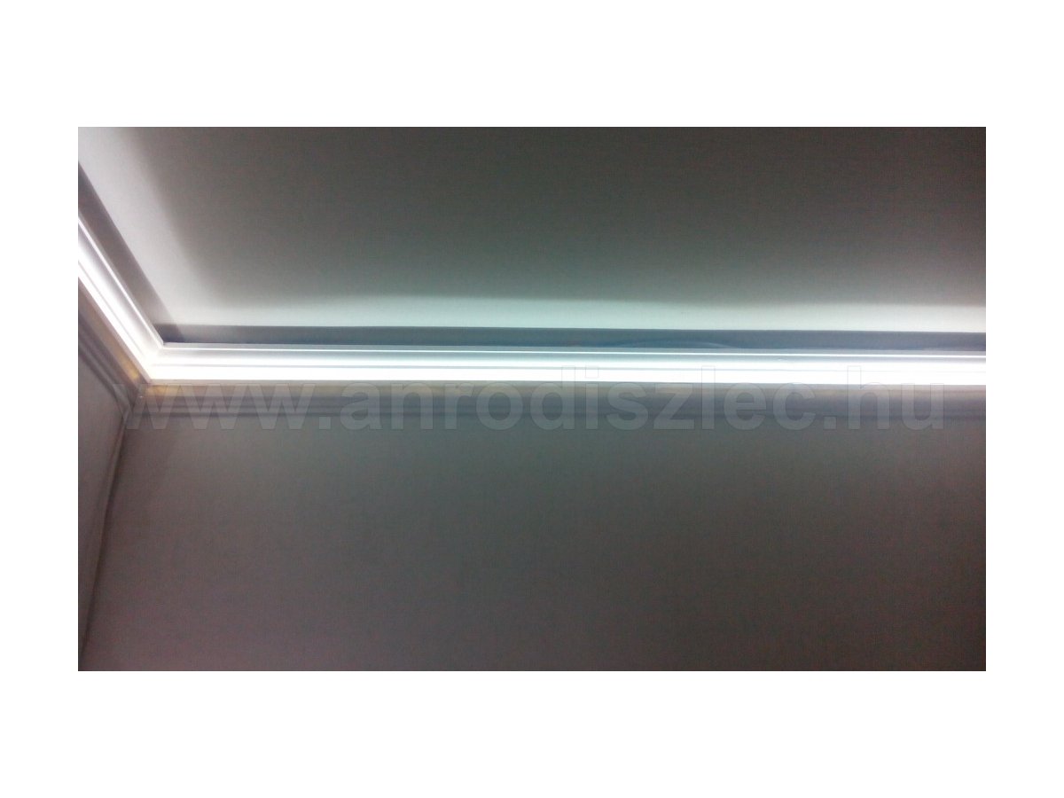 Hidegfehér LED szalag RV-01 fényléccel