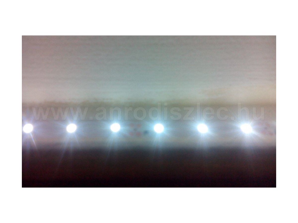 LED szalag közelről - minden LED jól látható!