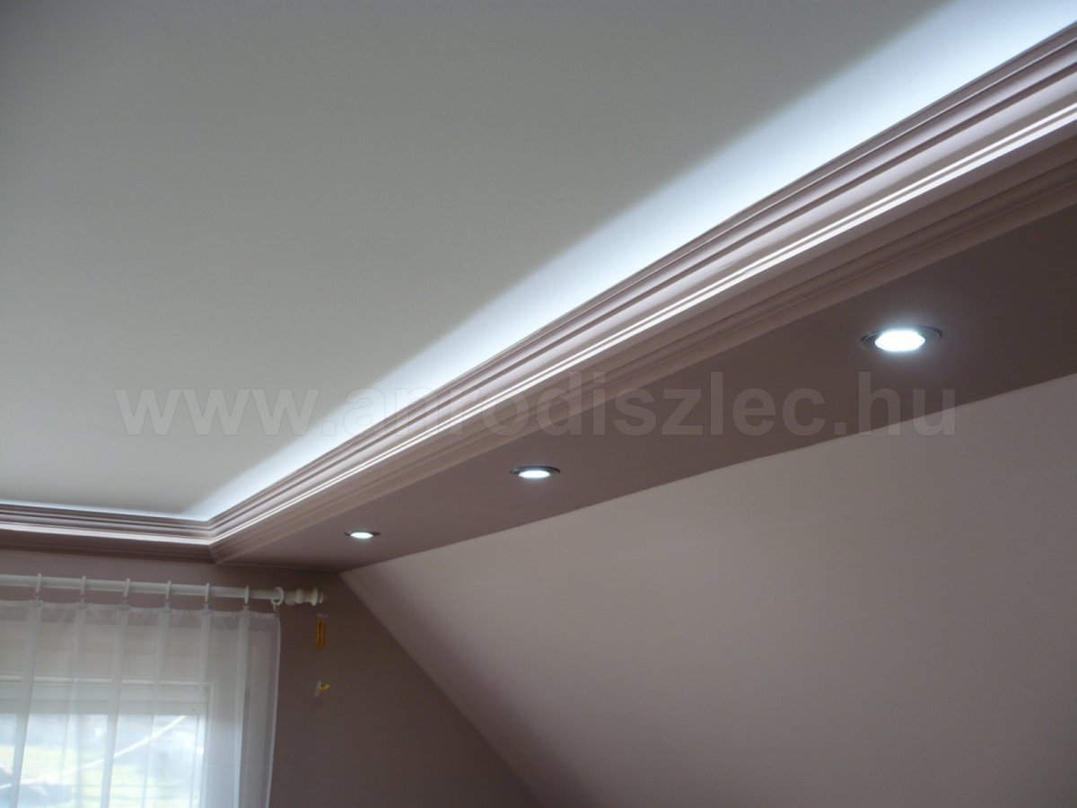 RV-08/A rejtett világítás díszléc 3528-060-FN hideg fehér LED szalaggal, SMD3528x60 3.3W -os hideg fehér LED lámpával