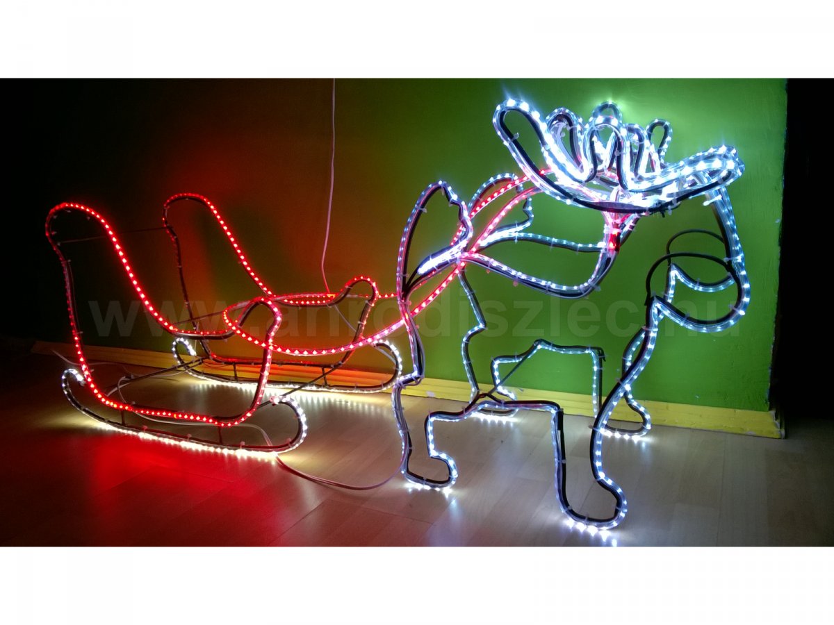 Apa készítette ledből a négy kislányának, mert a Mikulás csak akkor tudja hol várják, ha szépen ki van díszítve a ház :)